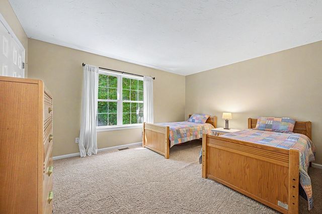 8 Southwood Dr 8, Southborough, MA 01772