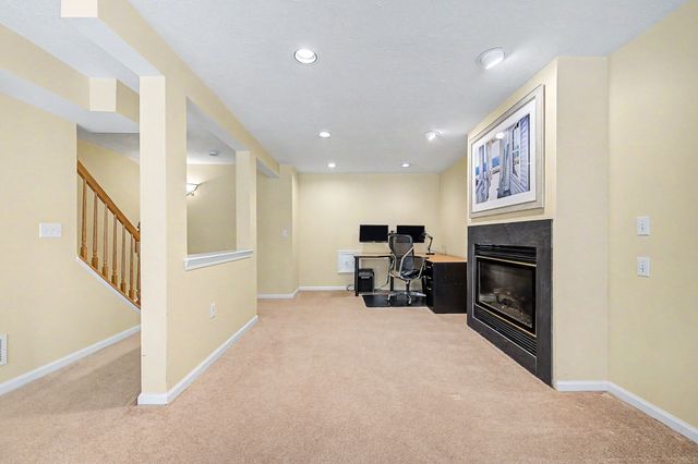 8 Southwood Dr 8, Southborough, MA 01772