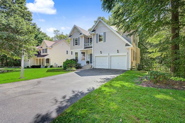 8 Southwood Dr 8, Southborough, MA 01772