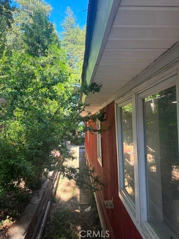 Image 27 of property listing at 32132 West, Running Springs, CA 92382