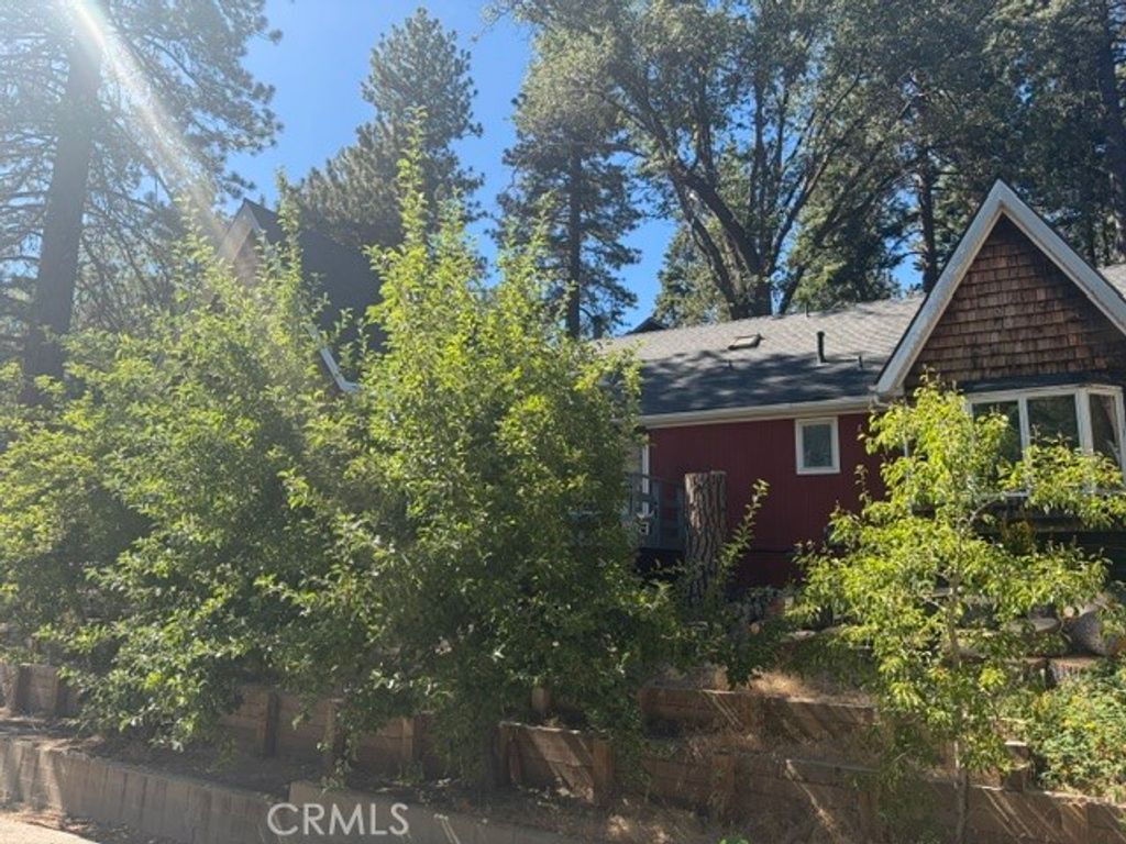 Image 5 of property listing at 32132 West, Running Springs, CA 92382