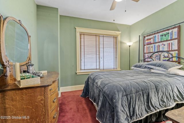 19 Parkview Court, Troy, NY 12180