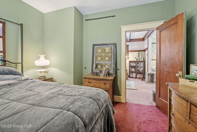 19 Parkview Court, Troy, NY 12180