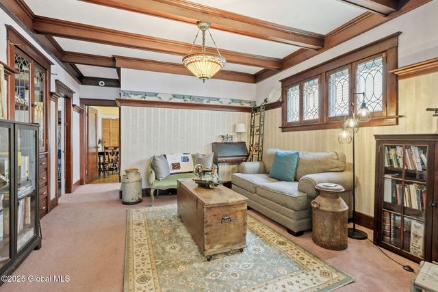 19 Parkview Court, Troy, NY 12180