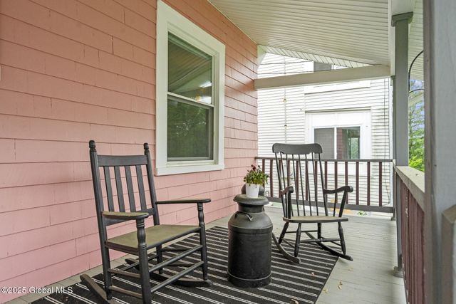 19 Parkview Court, Troy, NY 12180