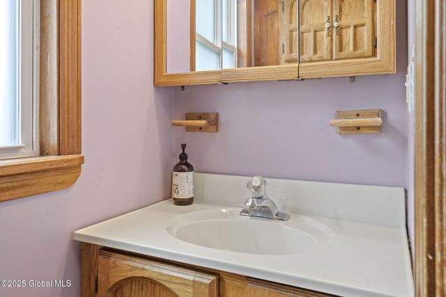 19 Parkview Court, Troy, NY 12180