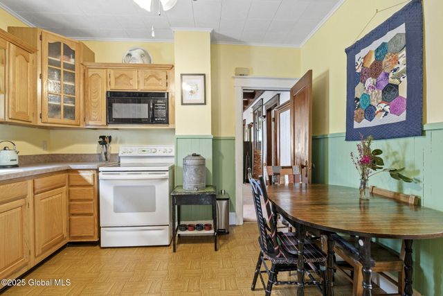 19 Parkview Court, Troy, NY 12180