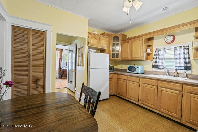 19 Parkview Court, Troy, NY 12180