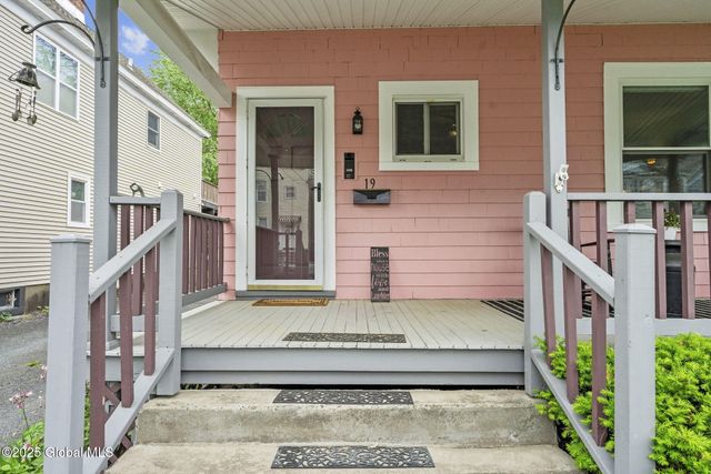 19 Parkview Court, Troy, NY 12180