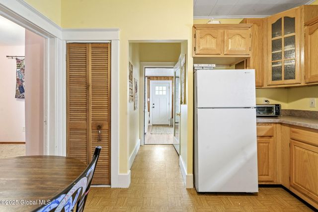 19 Parkview Court, Troy, NY 12180