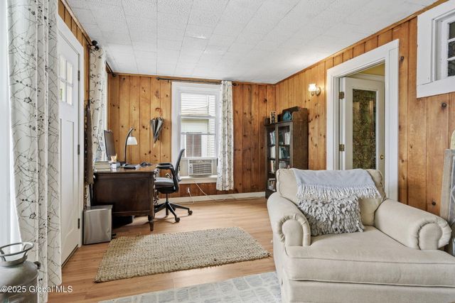 19 Parkview Court, Troy, NY 12180