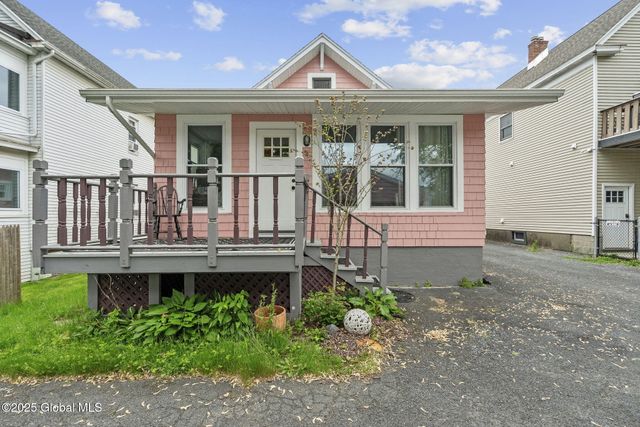 19 Parkview Court, Troy, NY 12180