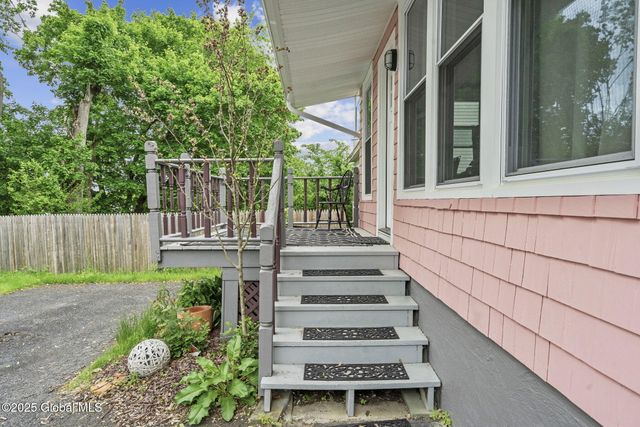 19 Parkview Court, Troy, NY 12180