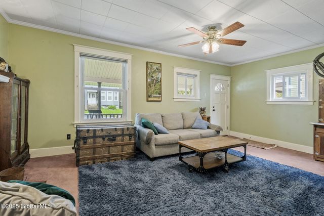 19 Parkview Court, Troy, NY 12180