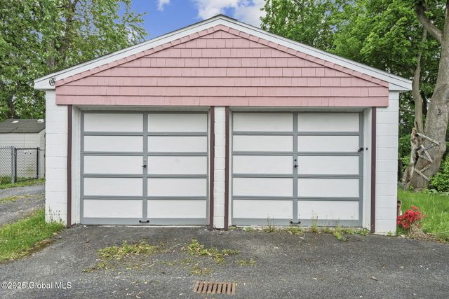 19 Parkview Court, Troy, NY 12180