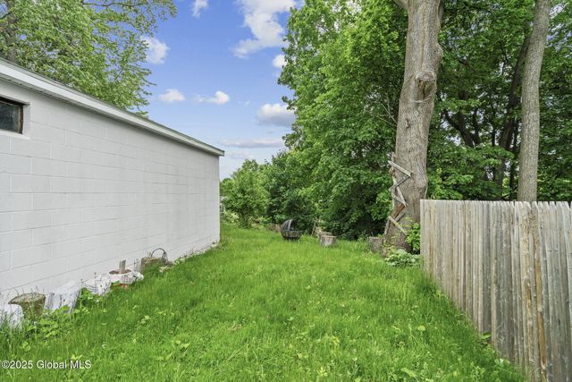 19 Parkview Court, Troy, NY 12180