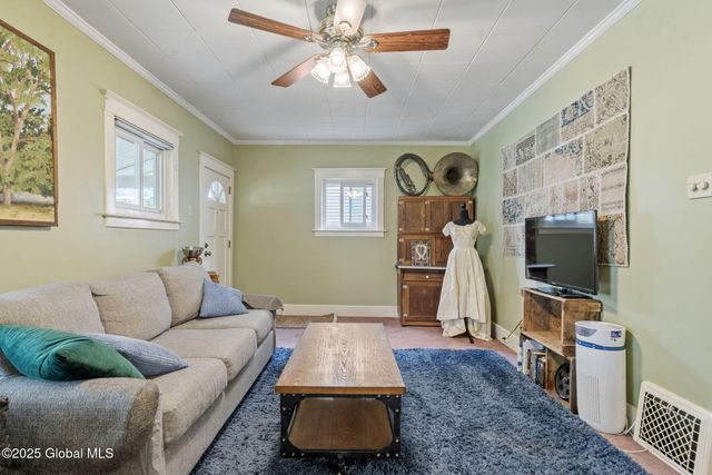19 Parkview Court, Troy, NY 12180