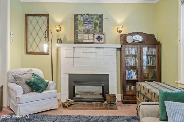 19 Parkview Court, Troy, NY 12180
