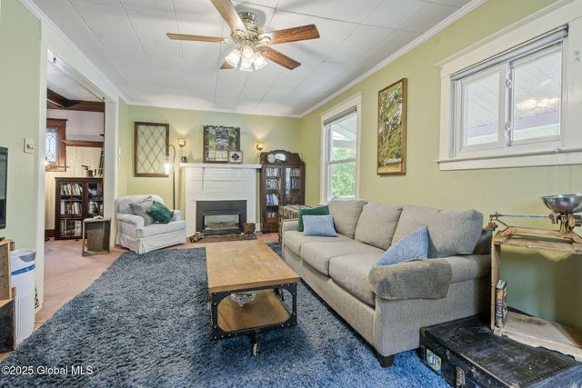 19 Parkview Court, Troy, NY 12180