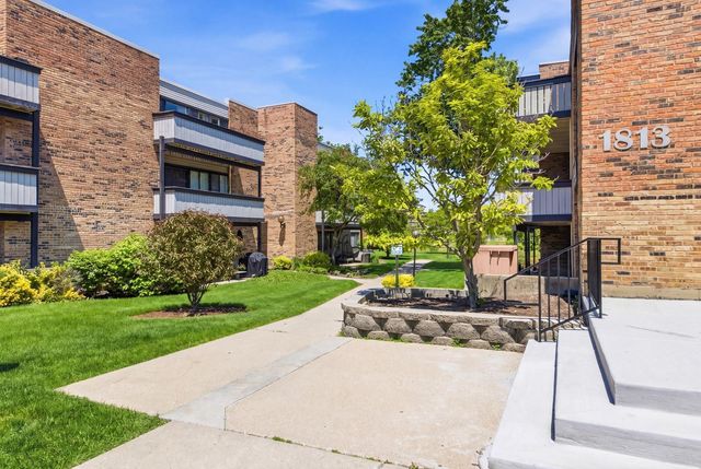 1813 Hemlock Place 110, Schaumburg, IL 60173