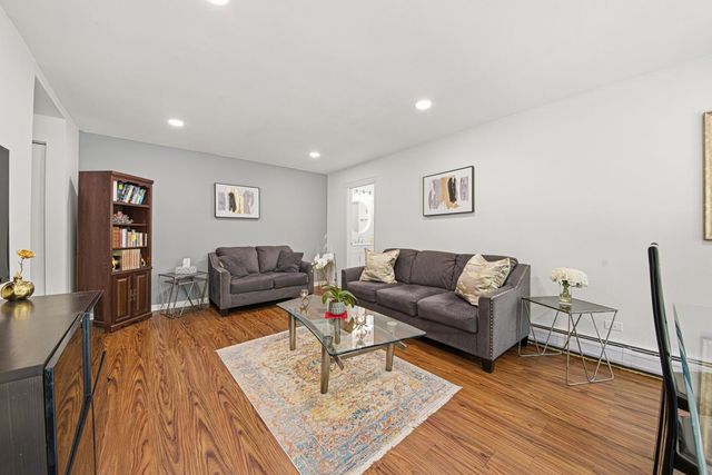 1813 Hemlock Place 110, Schaumburg, IL 60173