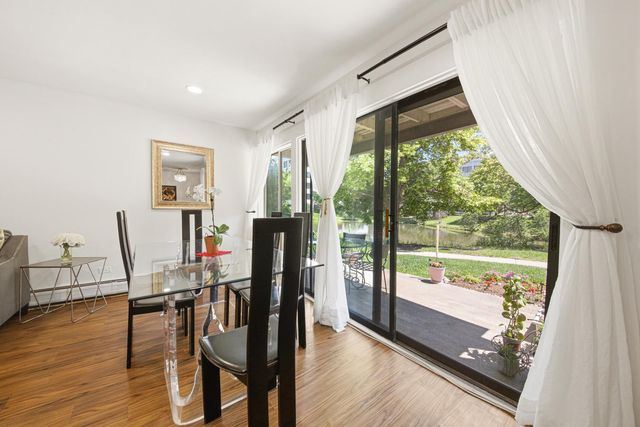 1813 Hemlock Place 110, Schaumburg, IL 60173