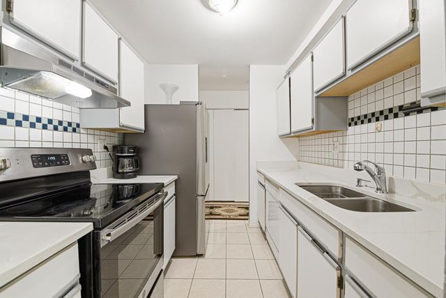 1813 Hemlock Place 110, Schaumburg, IL 60173