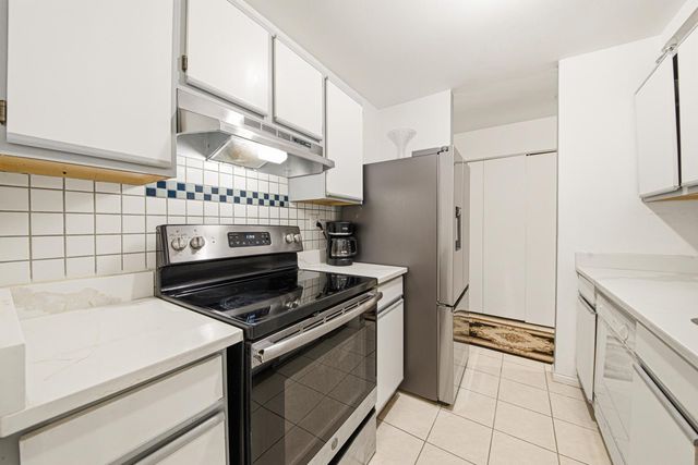1813 Hemlock Place 110, Schaumburg, IL 60173