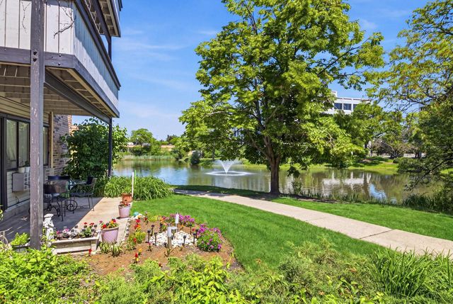 1813 Hemlock Place 110, Schaumburg, IL 60173