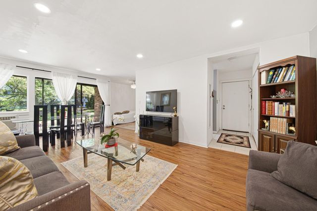 1813 Hemlock Place 110, Schaumburg, IL 60173