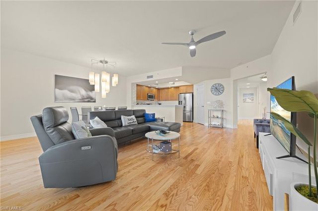 1065 Borghese LN 203, Naples, FL 34114