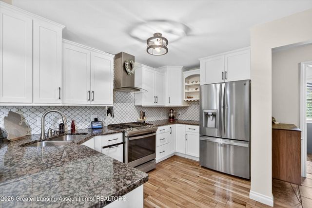 2040 Arbor Meadows Drive, Dewitt, MI 48820