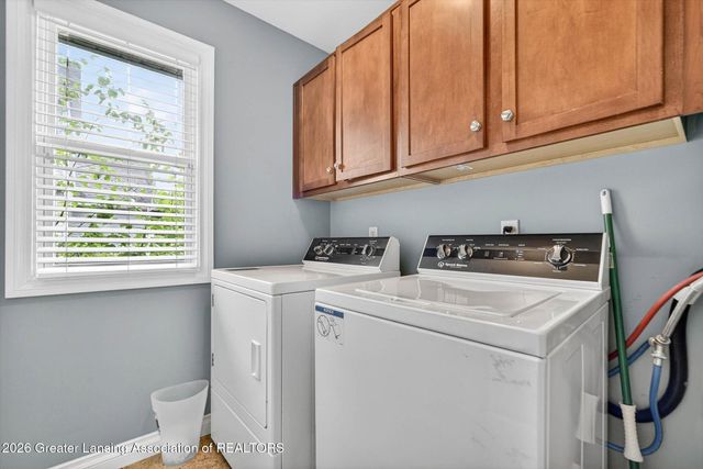 2040 Arbor Meadows Drive, Dewitt, MI 48820