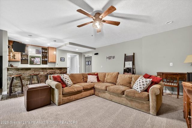 2040 Arbor Meadows Drive, Dewitt, MI 48820
