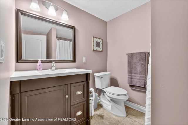 2040 Arbor Meadows Drive, Dewitt, MI 48820