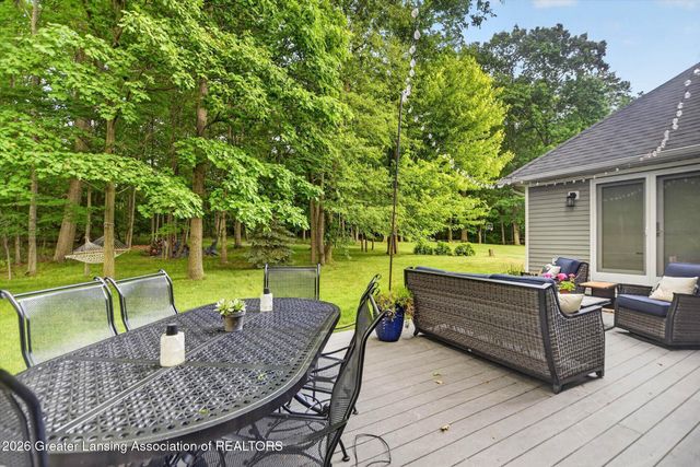 2040 Arbor Meadows Drive, Dewitt, MI 48820