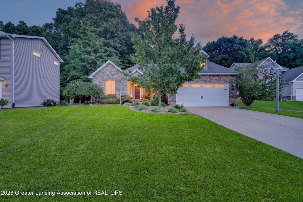 2040 Arbor Meadows Drive, Dewitt, MI 48820