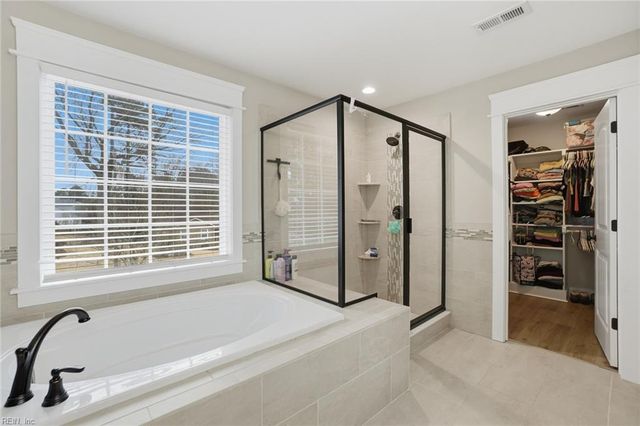 1642 Wright LN, Virginia Beach, VA 23451