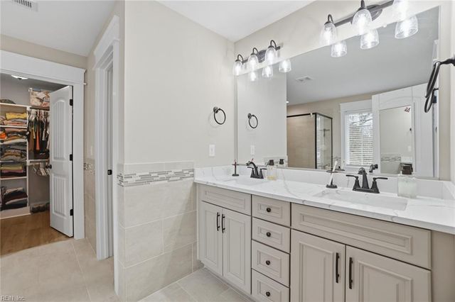 1642 Wright LN, Virginia Beach, VA 23451