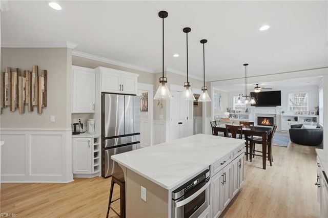 1642 Wright LN, Virginia Beach, VA 23451