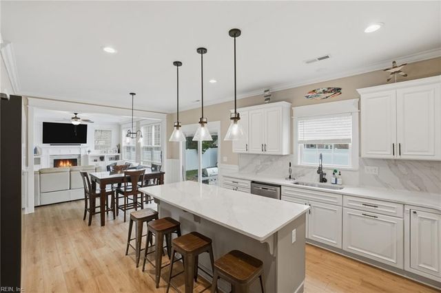 1642 Wright LN, Virginia Beach, VA 23451