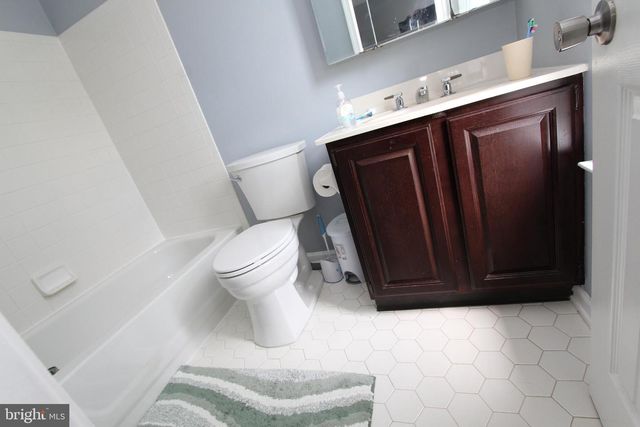 6 HALSTEAD PL, Princeton, NJ 08540