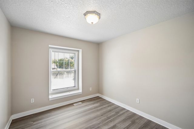 226 E Bell Avenue, Des Moines, IA 50315