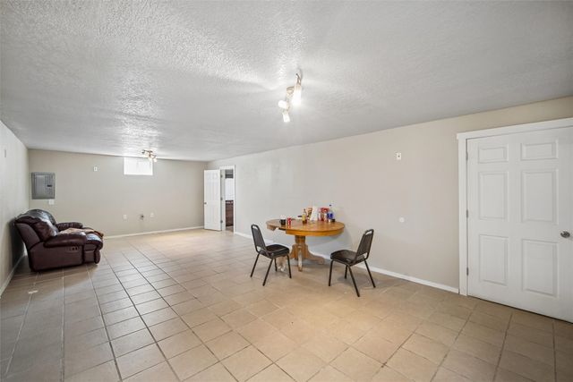 226 E Bell Avenue, Des Moines, IA 50315