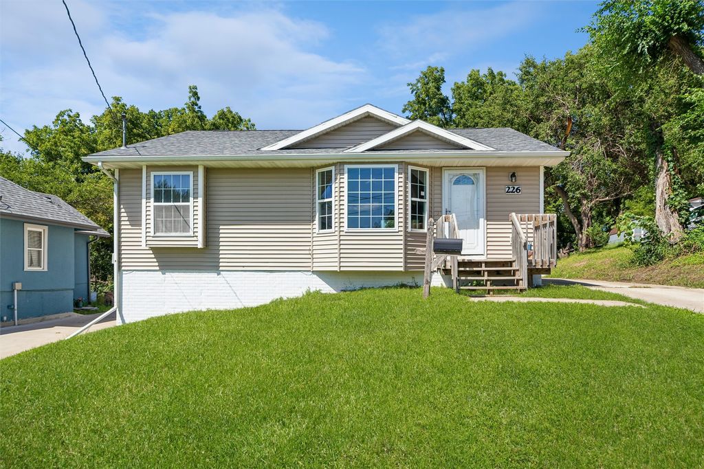 226 E Bell Avenue, Des Moines, IA 50315