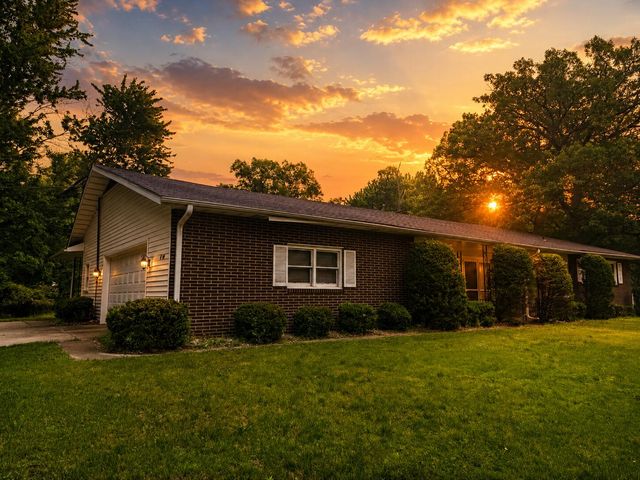 1850 W 53rd Avenue, Merrillville, IN 46410