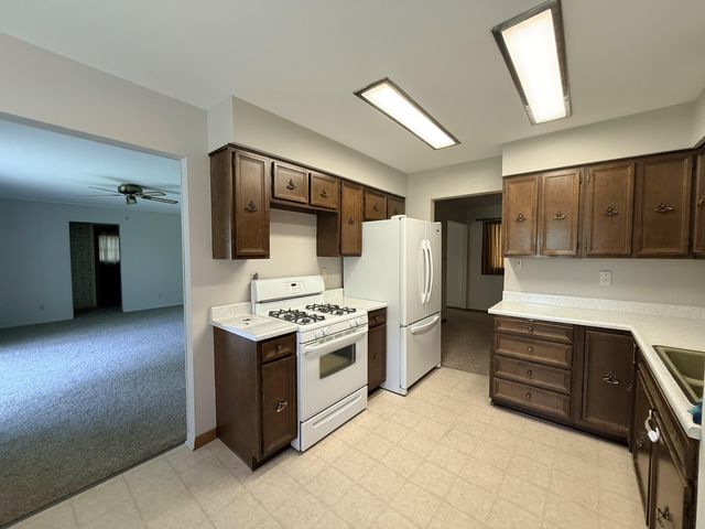1850 W 53rd Avenue, Merrillville, IN 46410