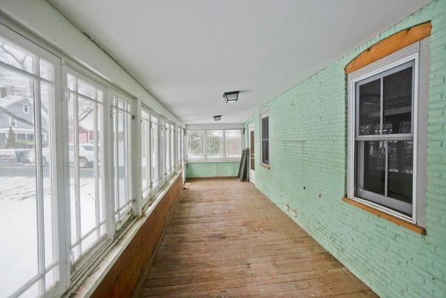 1095 South Grand Street, Suffield, CT 06093