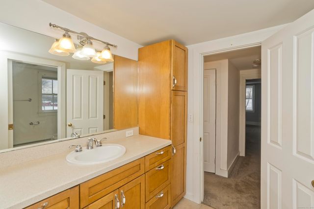 1095 South Grand Street, Suffield, CT 06093