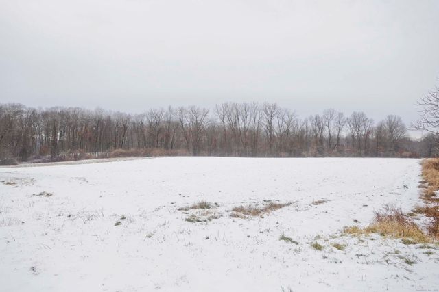 1095 South Grand Street, Suffield, CT 06093